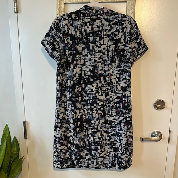 WILLOW & THREAD | Lined Patterned Short Sleeve Mini Dress Zipper Neck Line - Picture 9 of 11